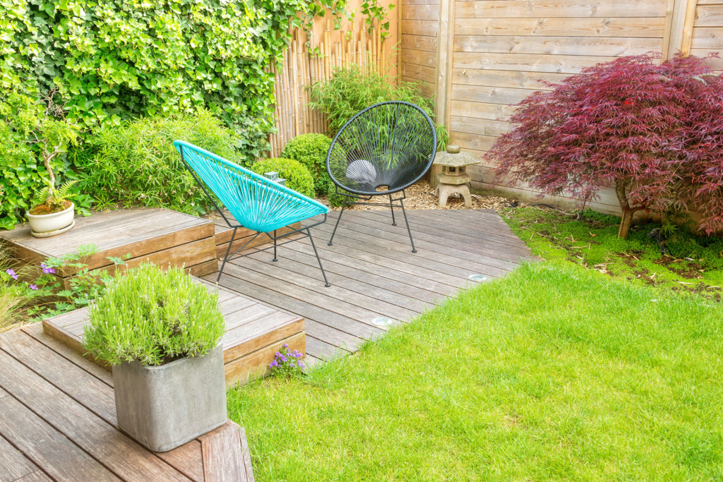 Small modern patio in a contemporary urban garden